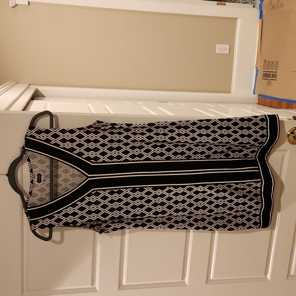 SLEEVELESS DRESS